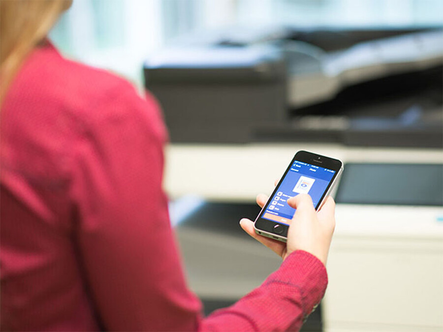 Mobilní aplikace YSoft SAFEQ pomáhá zajistit společenský odstup a eliminuje fyzický kontakt s tiskárnami